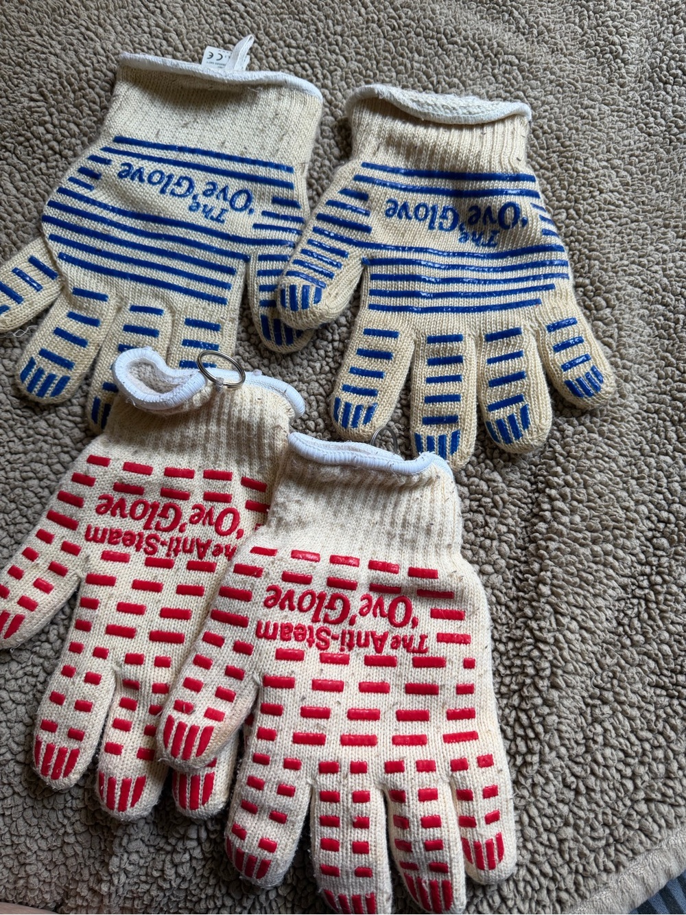 2 pair Ove Gloves in Blue & Red